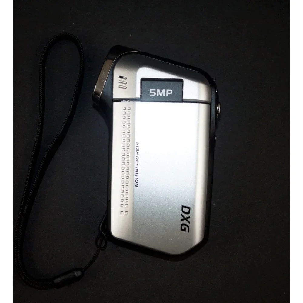 DXG QuickShots DXG-5B6V‎ 32 MB Camcorder - Silver